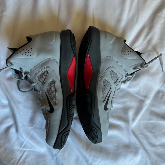 Nike Men's Gray Athletic Shoes - Picture 3 of 9